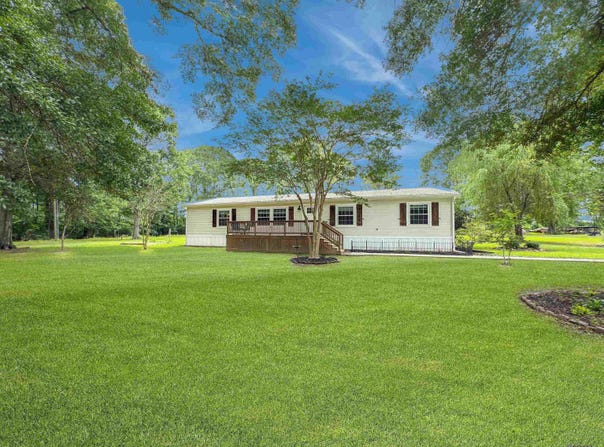 3201 Safer Dr, Slaughter, LA 70777