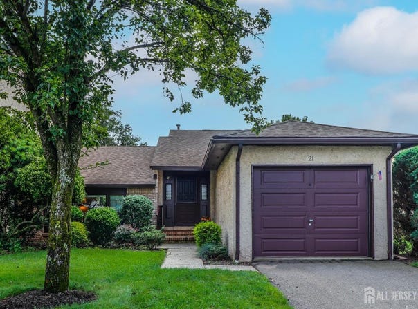 21 Teaberry Drive, Edison, NJ 08820