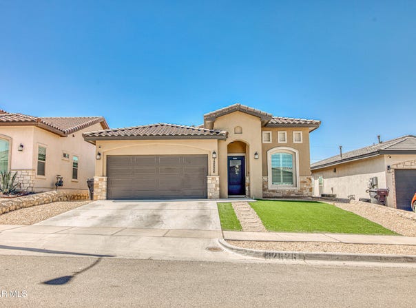 12826 Osmotherly Avenue, El Paso, TX 79928