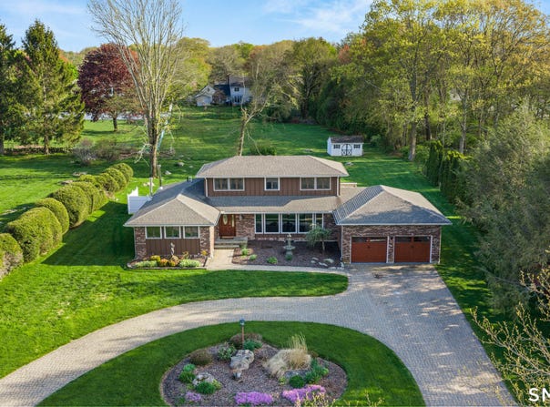 24 Colonial Drive, Waterford, CT 06385