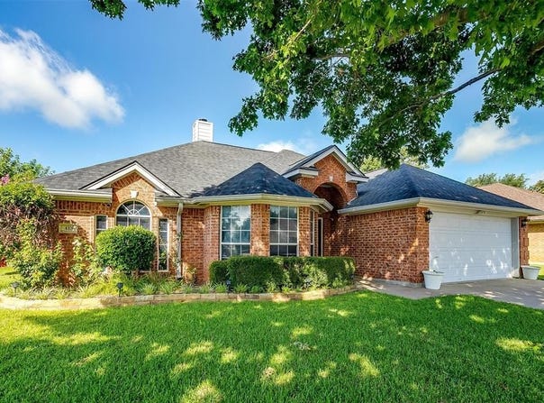 413 Jeffdale Drive, Burleson, TX 76028
