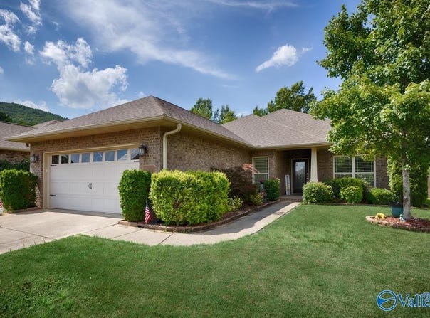 2932 Pasture View Lane SE, Owens Cross Roads, AL 35763