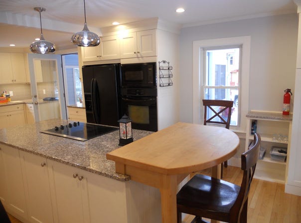 123 Commonwealth Avenue, Springfield, VT 05156