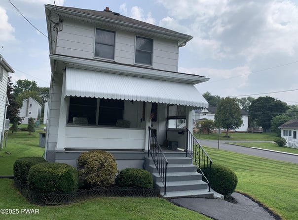 702 Woodlawn Street, Throop, PA 18512