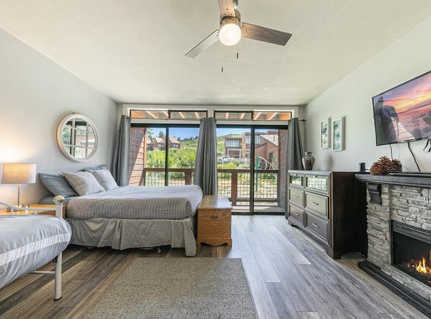 11591 Snowpeak Way, Truckee, CA 96161