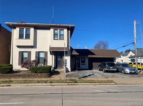 125 S 5th, St Charles, MO 63301