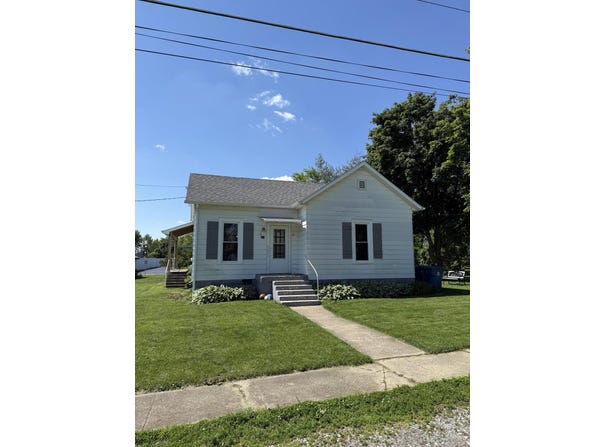 309 E College Avenue, Morocco, IN 47963