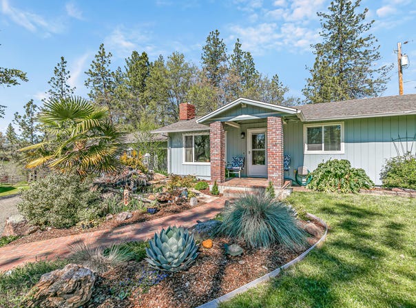 912 Mountain View Drive, Eagle Point, OR 97524