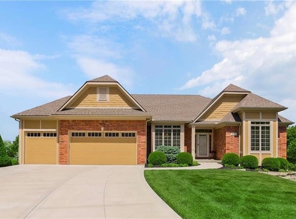 1930 Woodridge Drive, Leavenworth, KS 66048