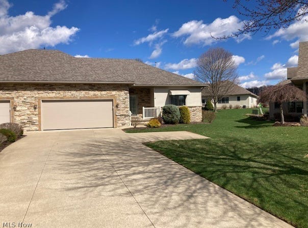 1335 Meadowbrook Drive, Dover, OH 44622