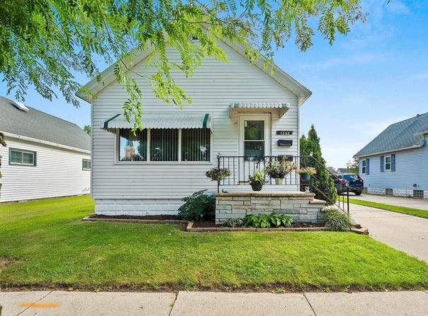 1362 ELM Street, GREEN BAY, WI 54302-1305