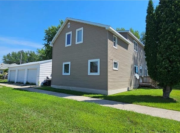 126 3rd Avenue S, Wahpeton, ND 58075