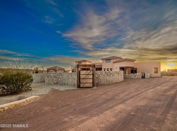 5668 Via Estrella, Las Cruces, NM 88011