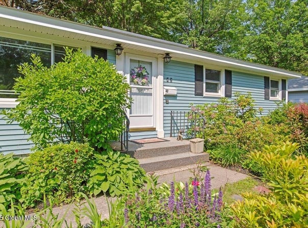 42 Brockley Drive, Bethlehem, NY 12054