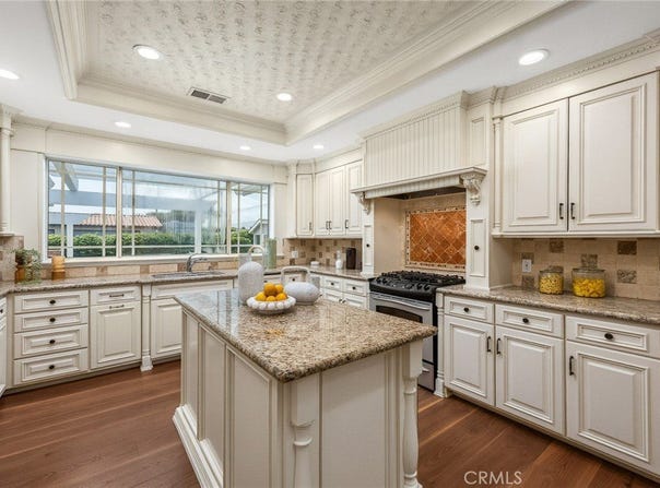 403 S Valley Center Avenue, Glendora, CA 91741
