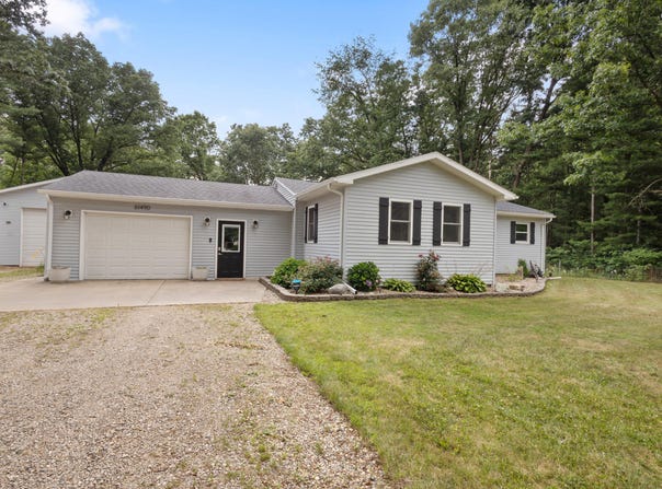 61490 30th Street, Lawton, MI 49065