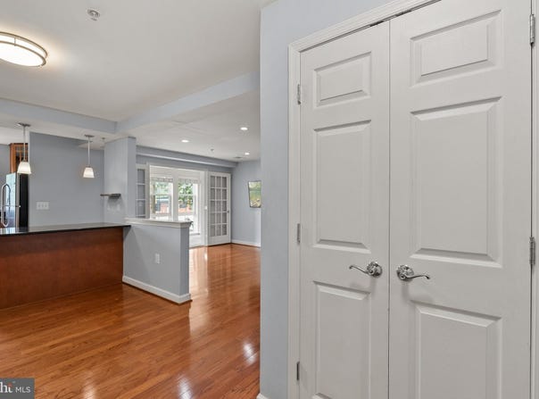 4165 S FOUR MILE RUN DRIVE, ARLINGTON, VA 22204