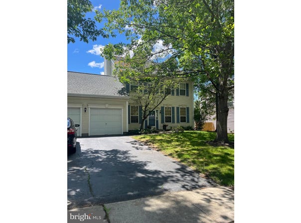 23 NAVESINK DRIVE, PENNINGTON, NJ 08534