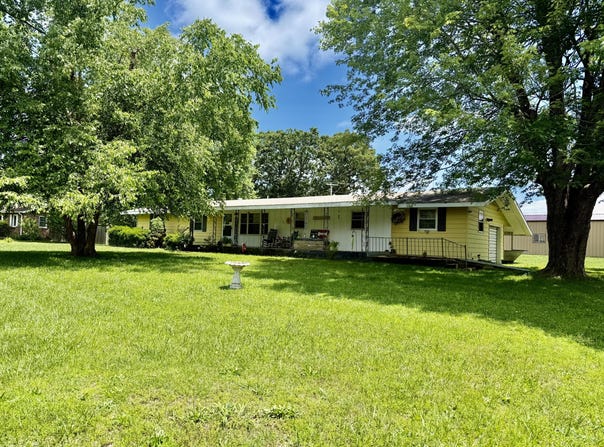 1128 E Crest Drive, Houston, MO 65483