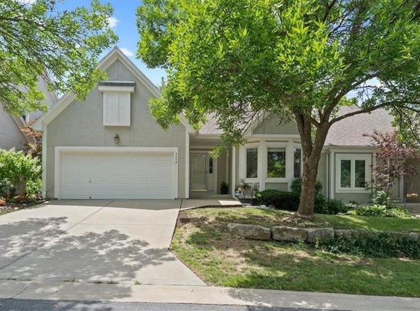 5848 Summit Street, Shawnee, KS 66216