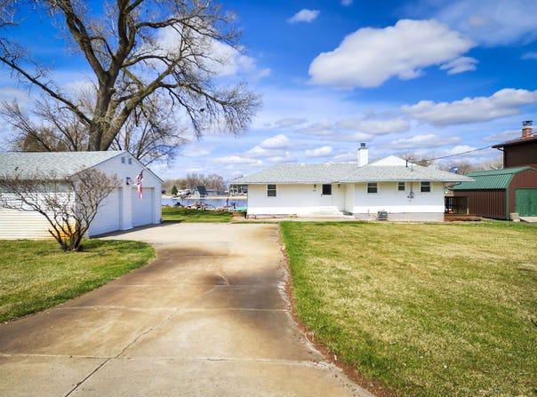 801 Andy's Lake Rd, Norfolk, NE 68701