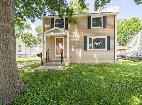 301 Hillside Avenue, West Des Moines, IA 50265