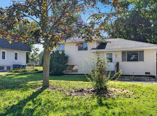 21 Janet Avenue, Darien, IL 60561