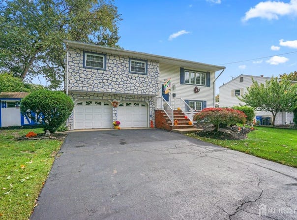 196 Marsh Avenue, Metuchen, NJ 08840