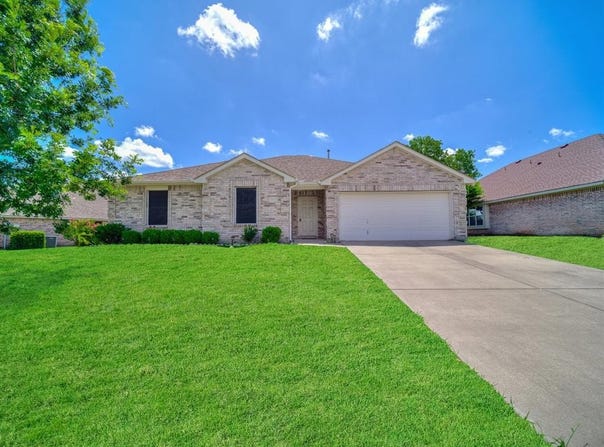 1918 Fountain Spray Drive, Wylie, TX 75098