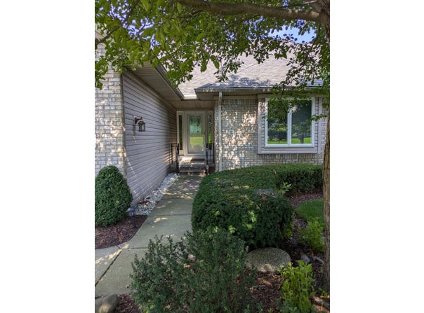 410 Oak Arbor Drive, Rochester, MI 48306