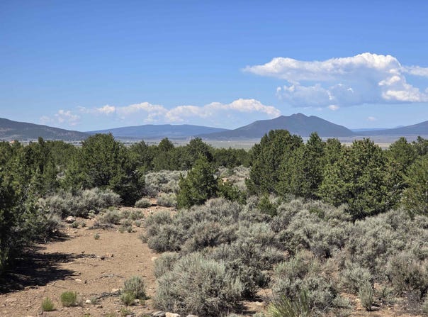 30 Dulcimer Rd, Questa, NM 87556-0000