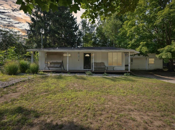 607 W DODGE Street, Greenville, MI 48838