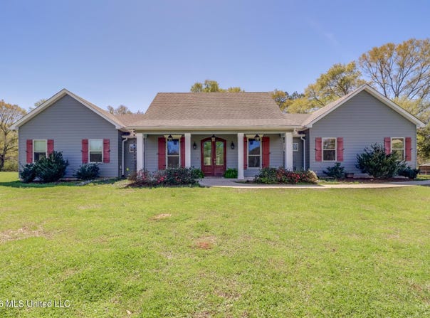 195 Pinecrest Drive, Poplarville, MS 39470