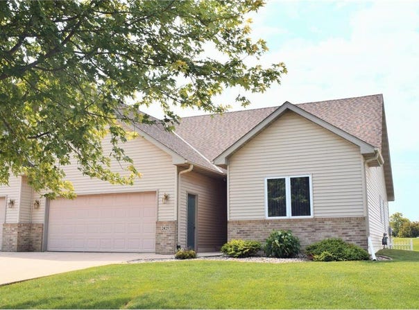 2425 Mossy Creek Drive NE, Owatonna, MN 55060