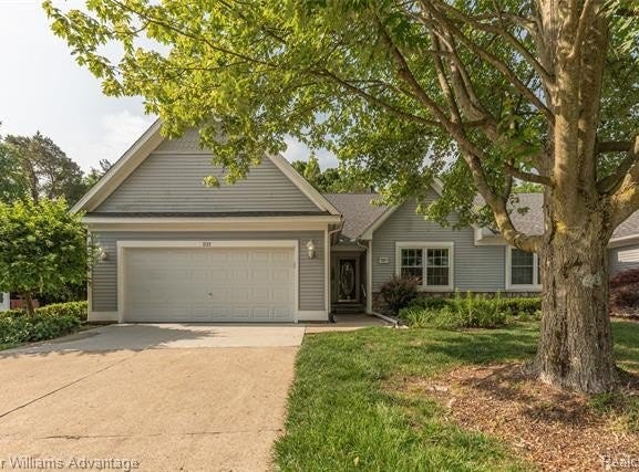 221 Victoria Park Court, Howell, MI 48843