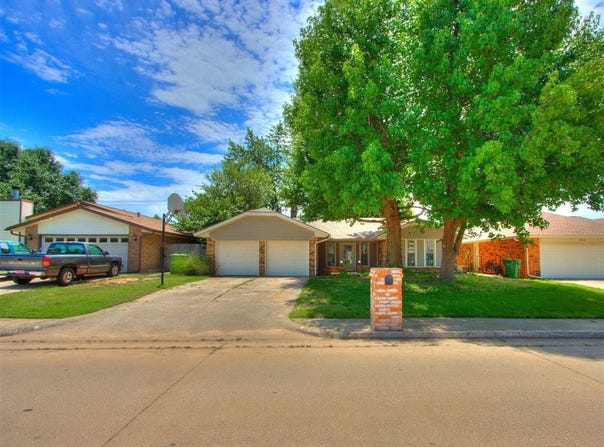 804 Royal Lane, Yukon, OK 73099