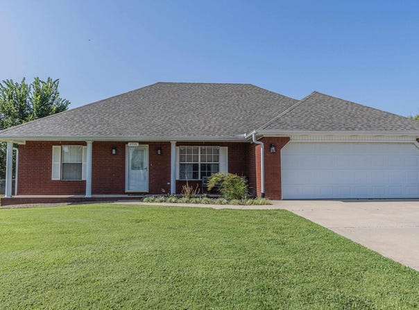 2906 NEWCASTLE Drive, Paragould, AR 72450-5282