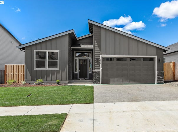 2638 NE Justus AVE, Estacada, OR 97023