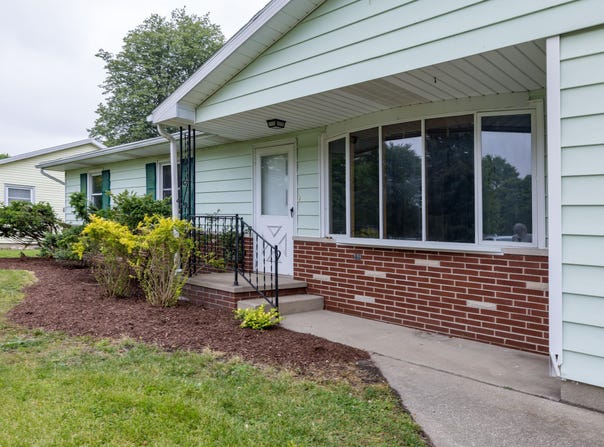 316 E Holley Drive, Kentland, IN 47951