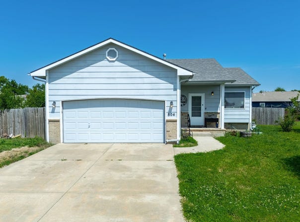 804 W Longview Ct, Valley Center, KS 67147