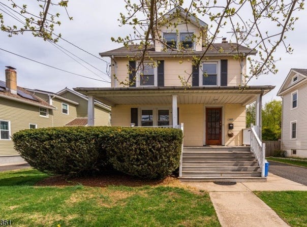 649 N Avenue Ext, Dunellen Boro, NJ 08812-1019