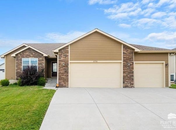 8796 N Kelliann Way, Manhattan, KS 66502