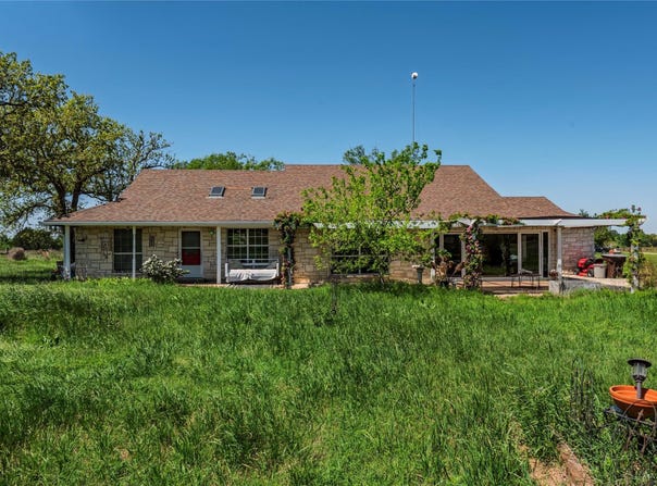 358 Easley RD, Smithville, TX 78957