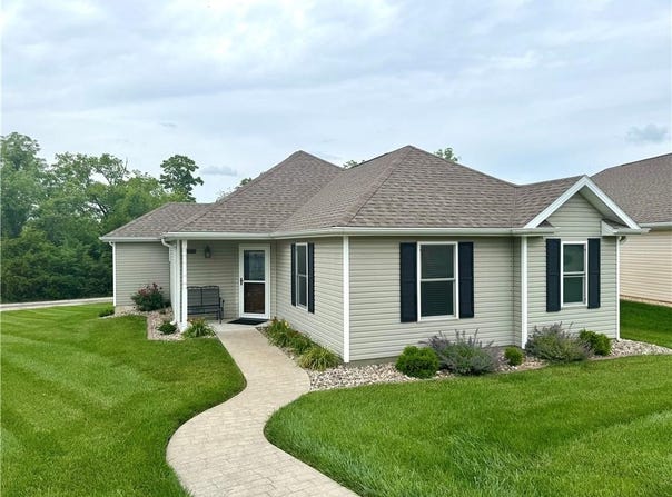 4705 N Creek Wood Drive, St Joseph, MO 64507