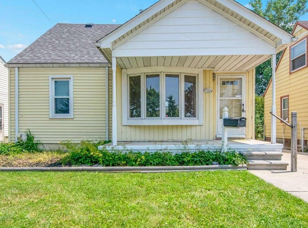 27324 Larchmont, Saint Clair Shores, MI 48081