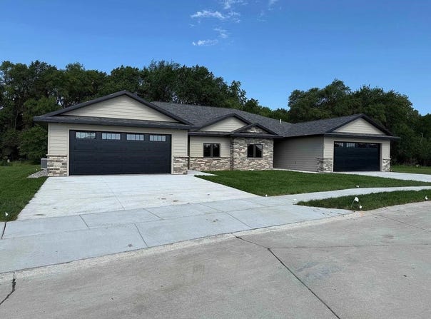 1502 Regency Circle N, Norfolk, NE 68701-5058