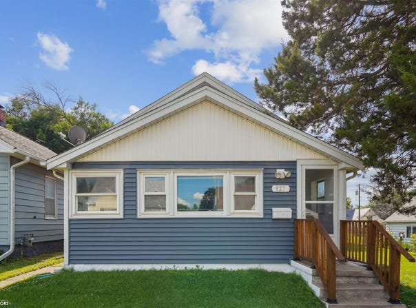 927 S 9TH AVE, Marshalltown, IA 50158