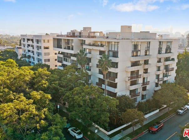 325 N Oakhurst Dr, Beverly Hills, CA 90210