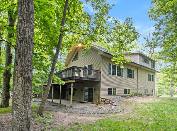 1051 11th Street, Plainwell, MI 49080