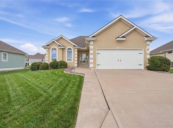 11404 Trevor Drive, Peculiar, MO 64078